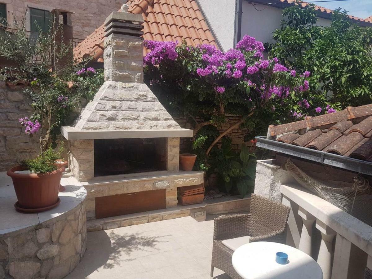 Apartament Dora *